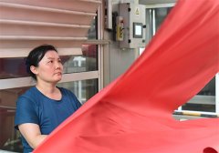 面料車間劉麗麗：練就火眼金睛，成就質(zhì)量堅盾